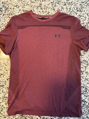 Under Armour Men's Maroon Short Sleeve Performance Tee - Dark Accent
